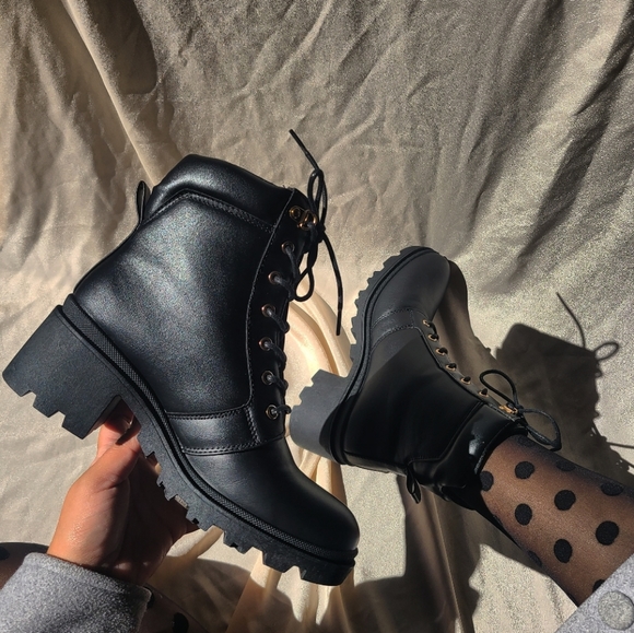 🚨LAST PAIR// Black ankle bootie - Picture 6 of 6